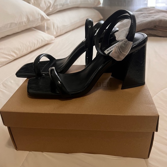 BRAND NEW Steve Madden short black heels - Picture 2 of 9
